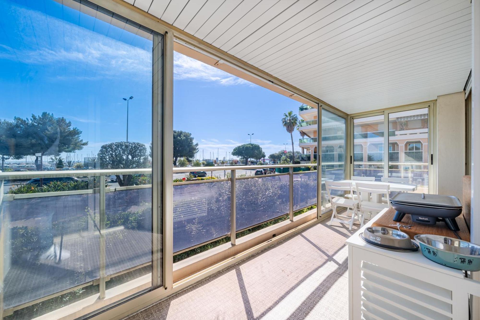 Magnifique 2 Pieces Vue Mer - Parking Proche Plage Saint-Laurent-du-Var Exterior photo